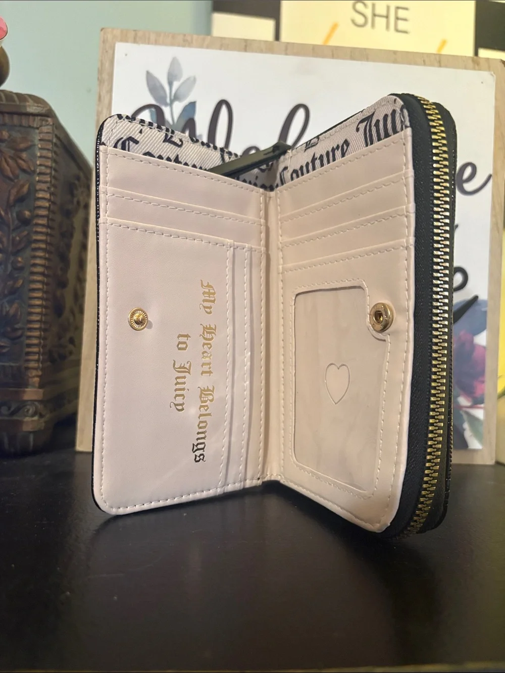 2/45♥️Juicy Couture Black Patent Zip-Around Card Holder with Gold Heart Charm
